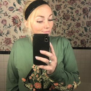 Meet your Posher, Caitlin